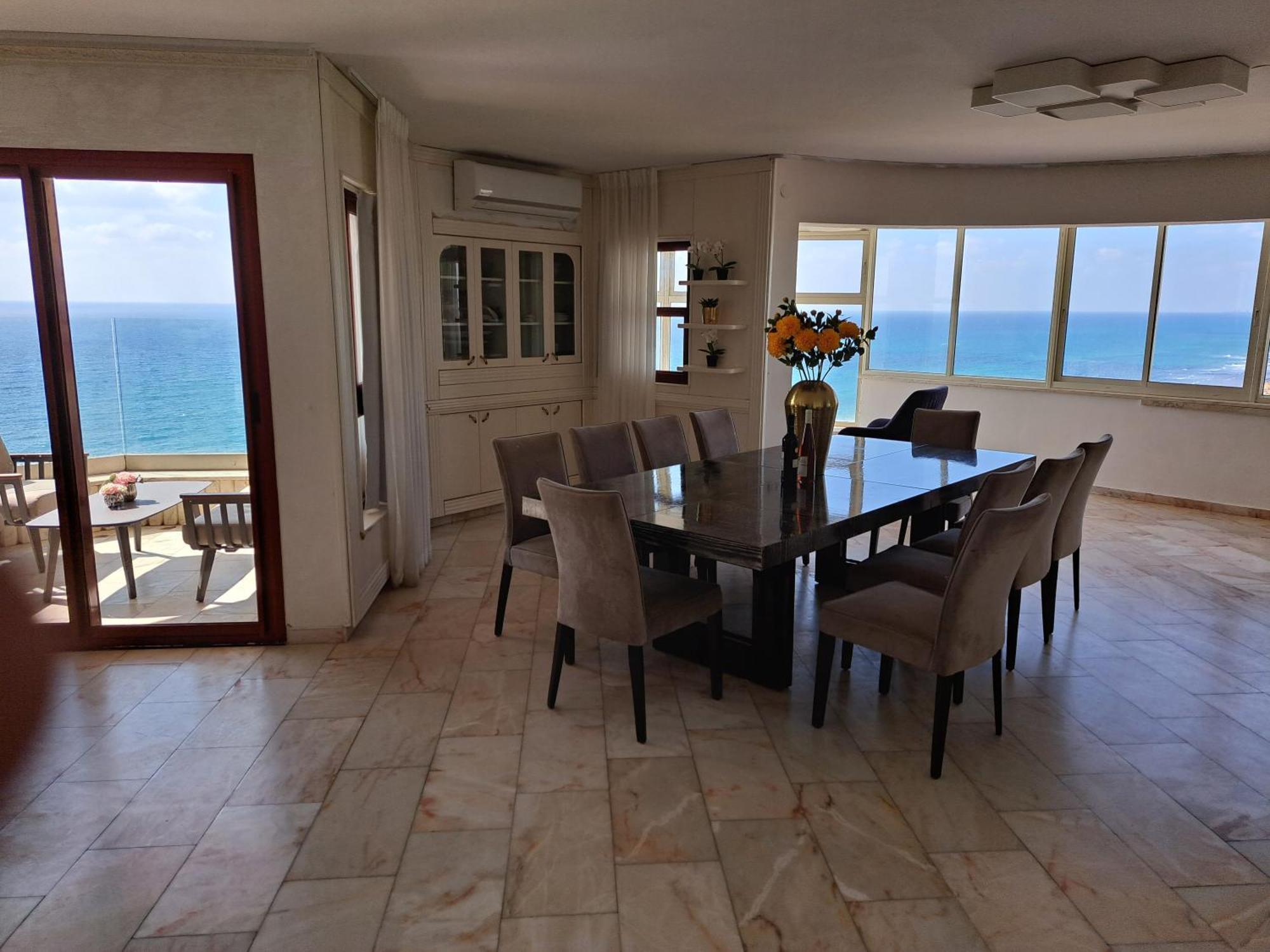Sea-Front Apartment Netanya Quarto foto
